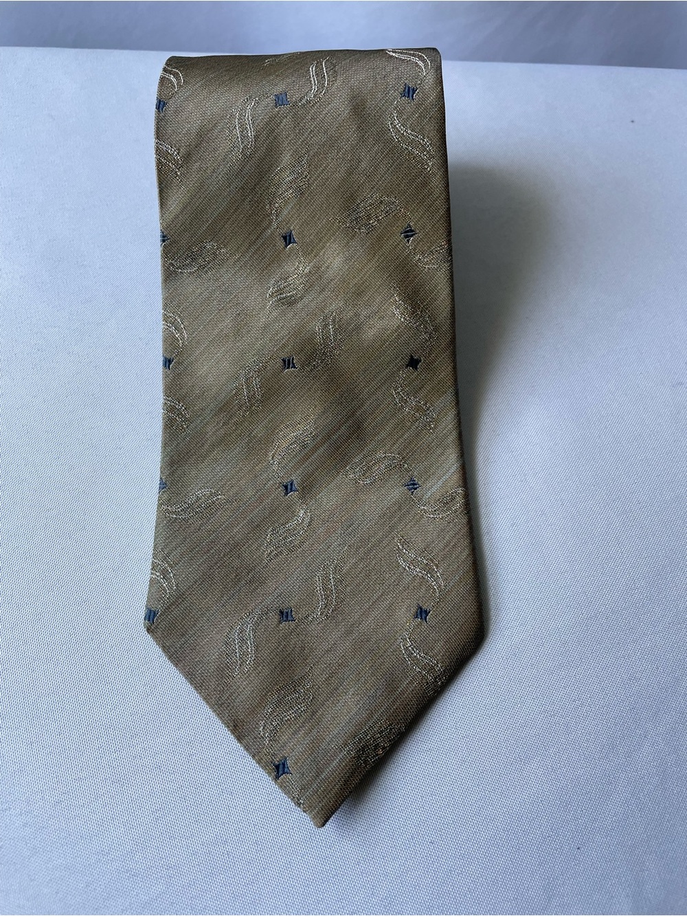 Perry Ellis 100% Italian Silk Classic Beige Patterned Tie